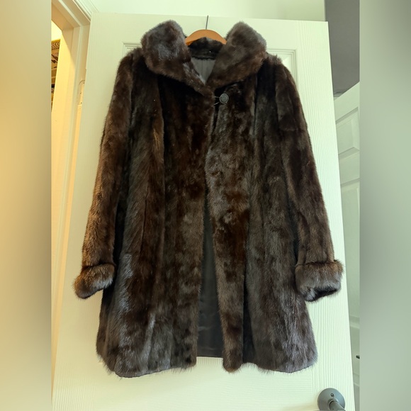Elegant Brown Real Mink Fur Coat - Picture 4 of 7